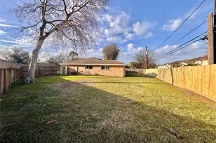 8215 Lugary Dr, Houston, TX 77074 - Photo 18