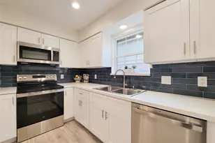 10703 Idlebrook Dr, Houston, TX 77070 - Photo 2