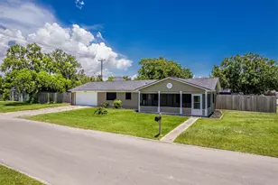 130 Bay Ridge Dr, Baytown, TX 77523 - Photo 2