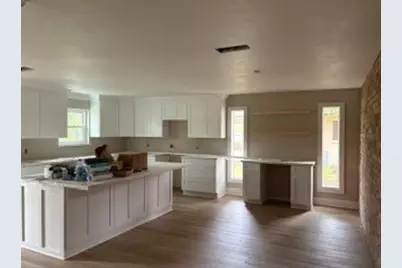 136 Talisman Street, Lake Jackson, TX 77566 - Photo 4