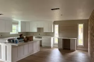 136 Talisman St, Lake Jackson, TX 77566 - Photo 4