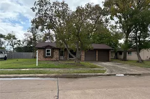 136 Talisman St, Lake Jackson, TX 77566 - Photo 1