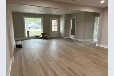 136 Talisman Street, Lake Jackson, TX 77566 - Photo 2