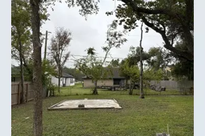 136 Talisman Street, Lake Jackson, TX 77566 - Photo 6