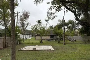 136 Talisman St, Lake Jackson, TX 77566 - Photo 6