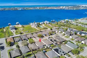 33 Clara Barton Ln, Galveston, TX 77551 - Photo 4