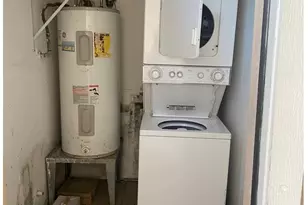 10855 Meadowglen Ln, Houston, TX 77042 - Photo 8