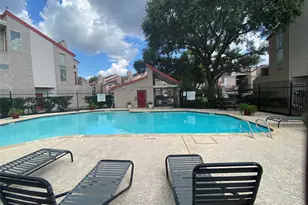 10855 Meadowglen Ln, Houston, TX 77042 - Photo 2