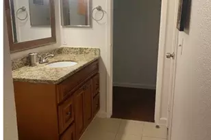 10855 Meadowglen Ln, Houston, TX 77042 - Photo 6