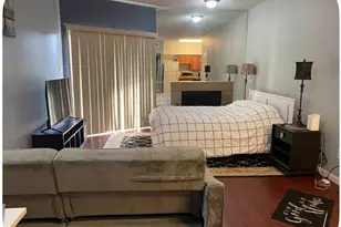 10855 Meadowglen Ln, Houston, TX 77042 - Photo 4