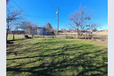 503 N Electra Street, Electra, TX 76360 - Photo 2