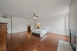 9850 Pagewood Ln, Houston, TX 77042 - Photo 16