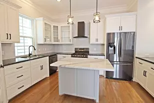 2736 Cortlandt St, Houston, TX 77008 - Photo 2