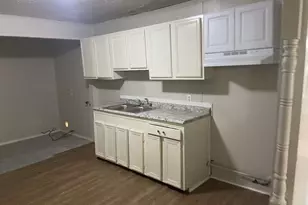5939 Belarbor St, Houston, TX 77033 - Photo 6