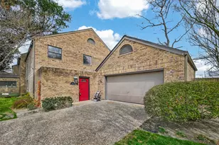 16 Town Oaks Pl, Bellaire, TX 77401 - Photo 1