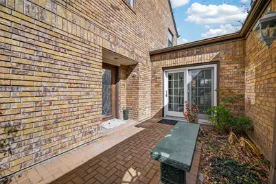 16 Town Oaks Place, Bellaire, TX 77401 - Photo 4
