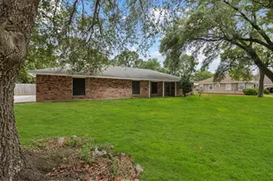 6281 25th St, Groves, TX 77619 - Photo 2