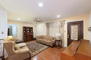 10110 Royal Oaks Dr, Houston, TX 77016 - Photo 2