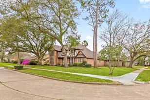 15702 Mesa Verde Dr, Houston, TX 77059 - Photo 2