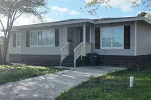 917 Temple Dr, Hitchcock, TX 77563 - Photo 1