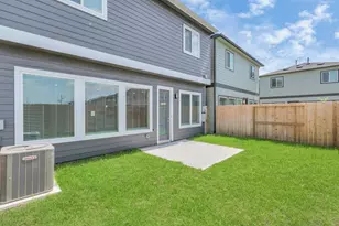 2726 Ruhman Flds Dr, Houston, TX 77008 - Photo 2