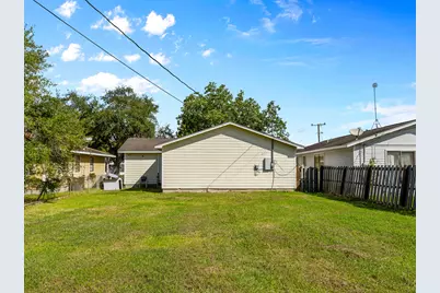 219 E Beecher Avenue, Palacios, TX 77465 - Photo 24