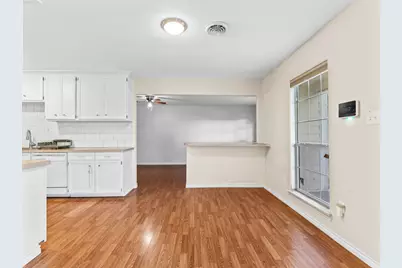 219 E Beecher Avenue, Palacios, TX 77465 - Photo 6