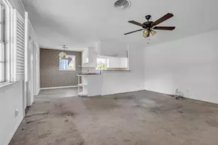 4633 Hummingbird St, Houston, TX 77035 - Photo 10