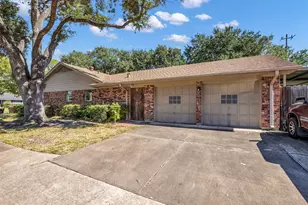 4633 Hummingbird St, Houston, TX 77035 - Photo 2