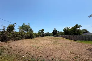 2110 Parkview Ln, La Porte, TX 77571 - Photo 4