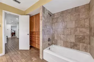 1102 Cowards Creek Dr, Friendswood, TX 77546 - Photo 18