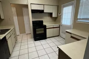 8310 Wild Rose St, Houston, TX 77083 - Photo 10