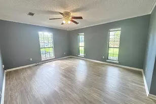 719 E Wildwood Dr, Village Mills, TX 77663 - Photo 10