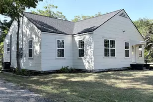 723 E Blackshear St, Navasota, TX 77868 - Photo 1