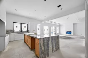 316 W 30th St, Houston, TX 77018 - Photo 10