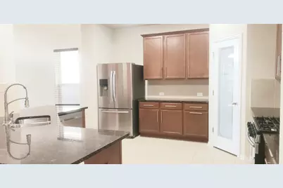 8723 W Crescent Lake Circle, Baytown, TX 77521 - Photo 6
