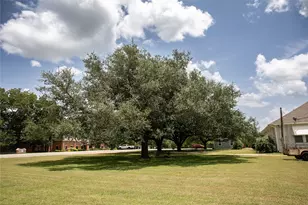 515 N Colorado St, Burton, TX 77835 - Photo 4