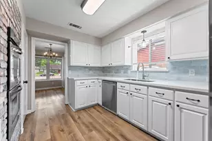 9407 Brooding Oak Cir, Houston, TX 77096 - Photo 10