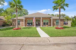 18 Colony Park Cir, Galveston, TX 77551 - Photo 1