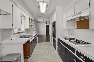 407 Lazy Ln, Anahuac, TX 77514 - Photo 12