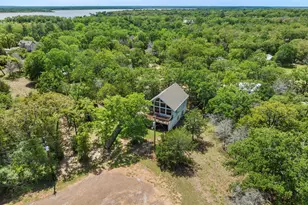 302 Lake Forest Cir, Somerville, TX 77879 - Photo 2