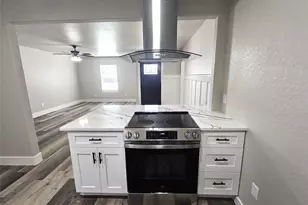 1005 Robinhood Ln, Angleton, TX 77515 - Photo 6