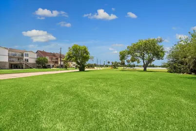 18743 Martinique Drive, Nassau Bay, TX 77058 - Photo 12