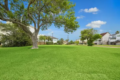 18743 Martinique Drive, Nassau Bay, TX 77058 - Photo 16
