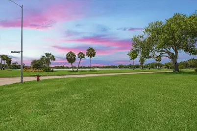 18743 Martinique Drive, Nassau Bay, TX 77058 - Photo 10