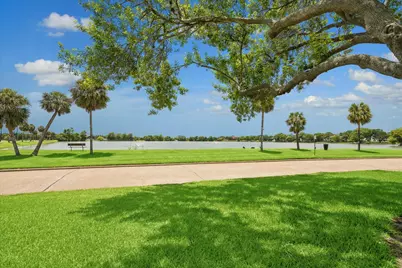18743 Martinique Drive, Nassau Bay, TX 77058 - Photo 14