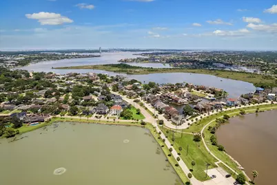 18743 Martinique Drive, Nassau Bay, TX 77058 - Photo 4