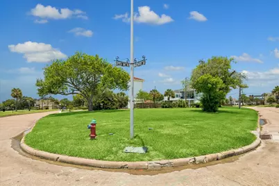 18743 Martinique Drive, Nassau Bay, TX 77058 - Photo 8