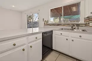 10647 Chapel Hill Dr, Houston, TX 77099 - Photo 18