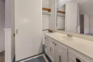 10647 Chapel Hill Dr, Houston, TX 77099 - Photo 38